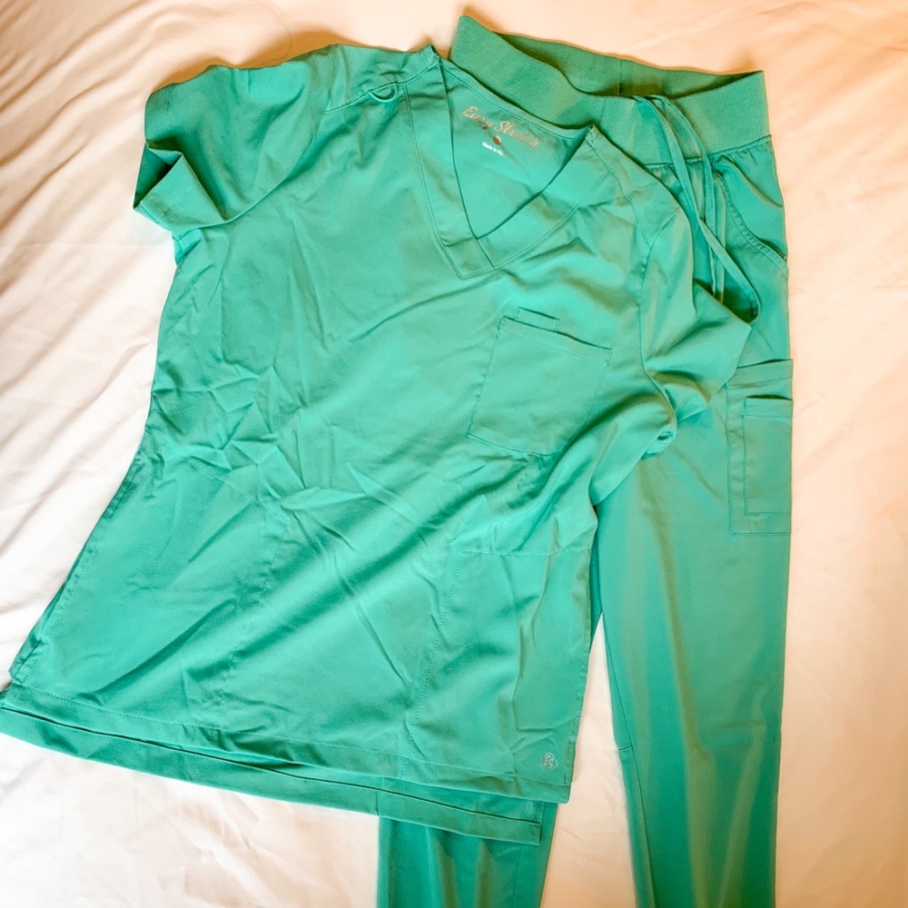 Surgical green scrub set by “Easy stretch.